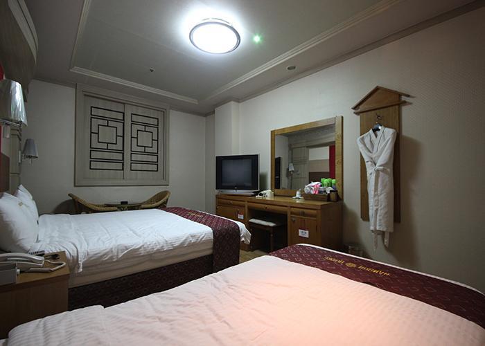 Ns Hotel Changwon Rum bild